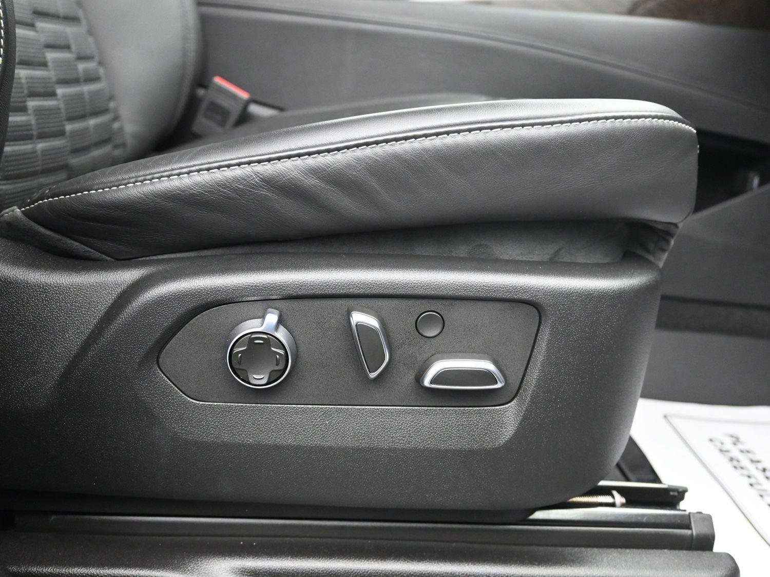 Used 2023 Cadillac Escalade Sport Platinum w/ LPO, ONYX Package image 9