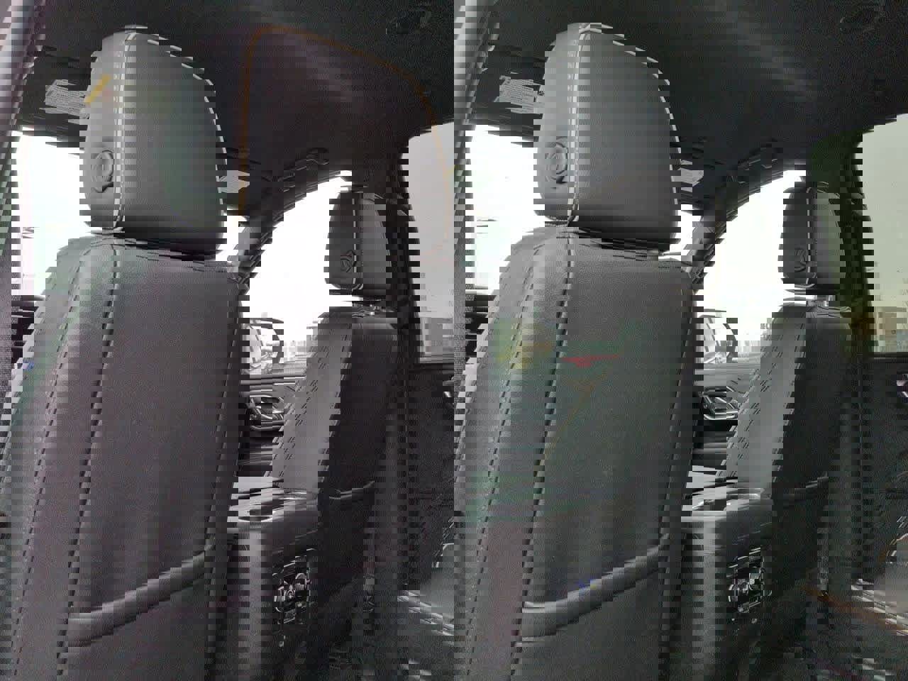 Used 2023 Chevrolet Suburban Premier image 18