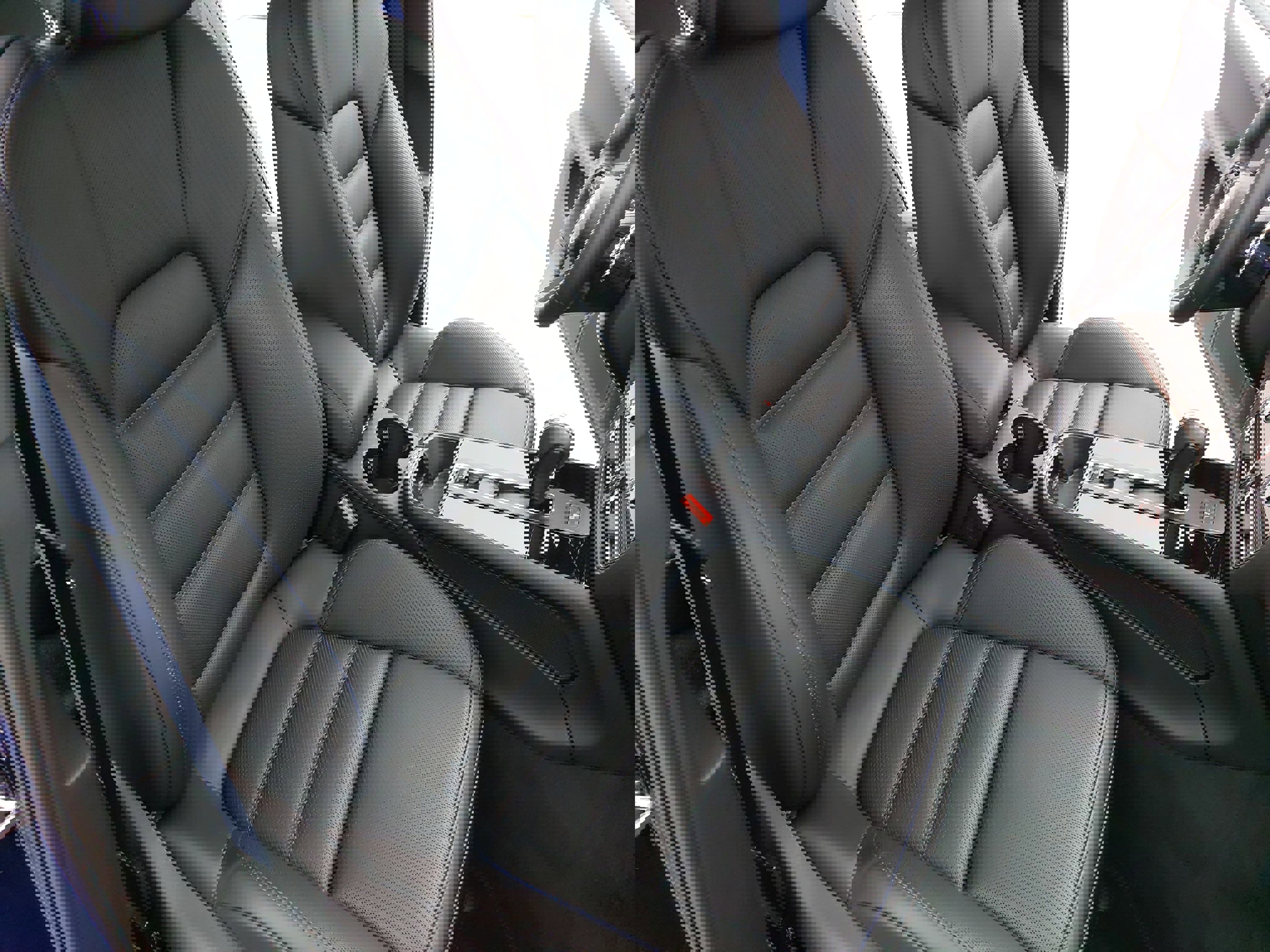 Used 2025 Porsche Macan Turbo image 12