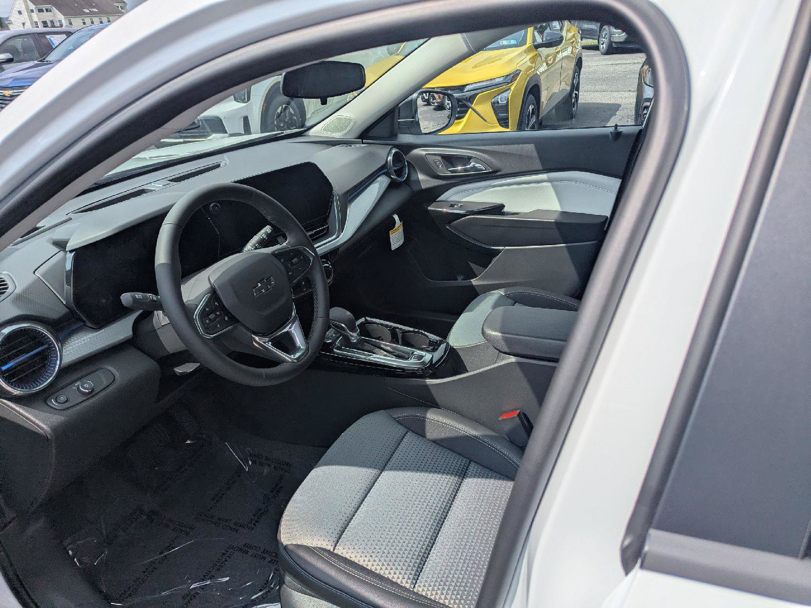 New 2026 Chevrolet Trax LT w/ Driver Confidence Package FWD image 33