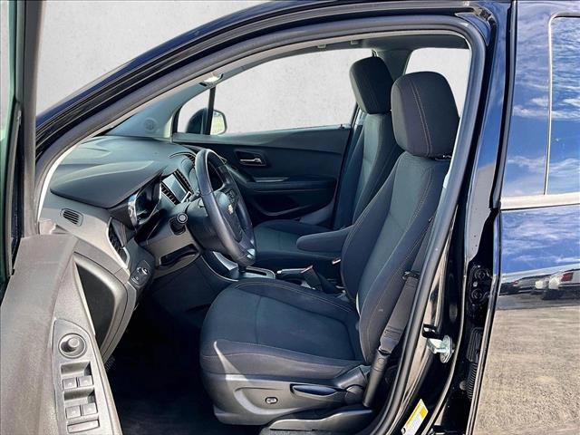 Used 2020 Chevrolet Trax LS FWD image 29