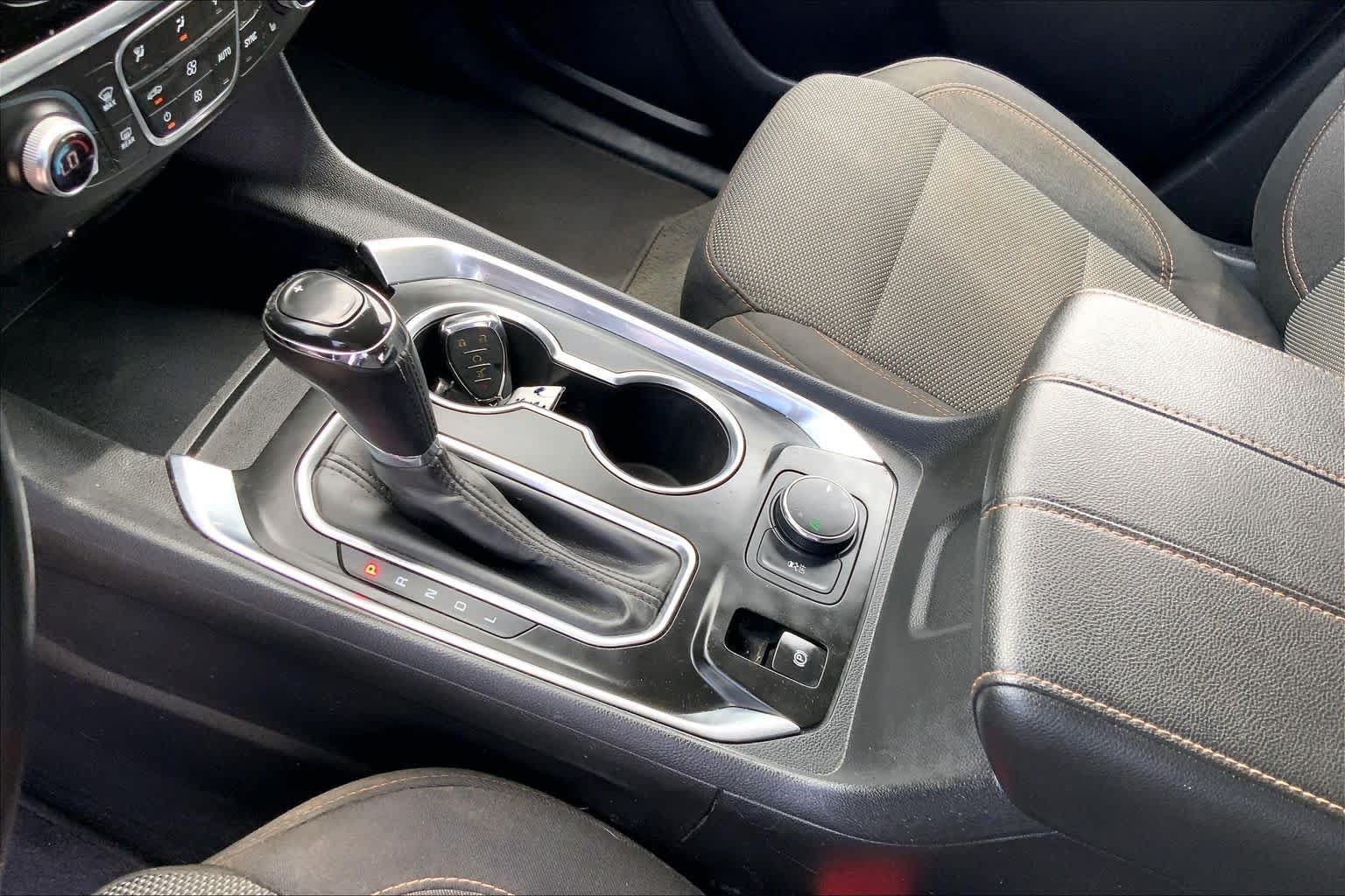 Used 2019 Chevrolet Traverse LT FWD image 17