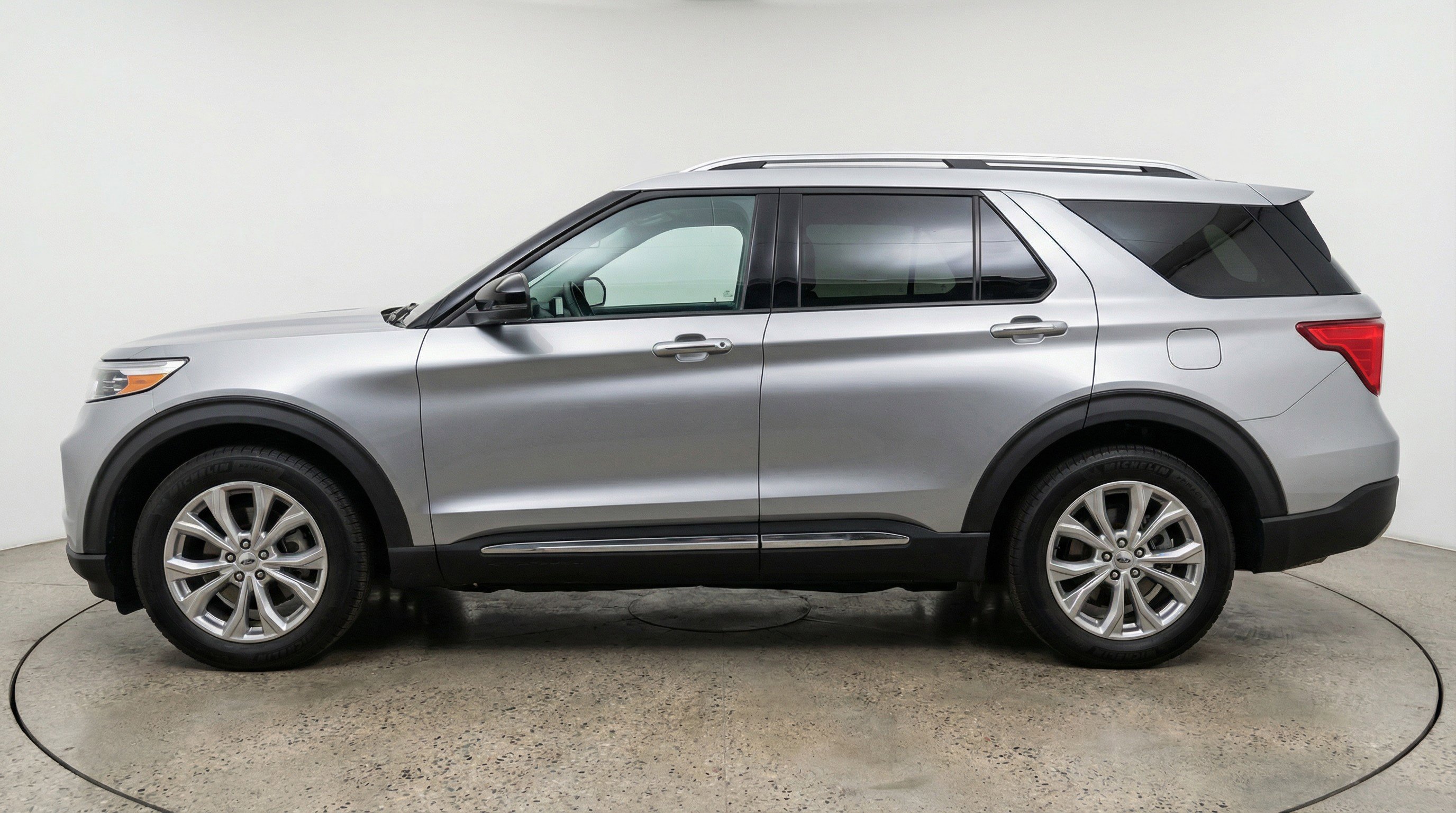 Used 2024 Ford Explorer Limited image 5