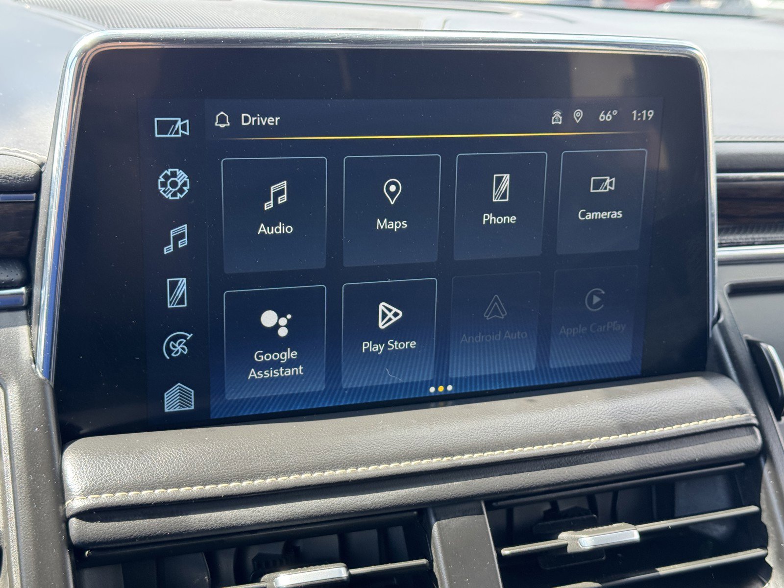 Used 2023 Chevrolet Suburban Premier image 18