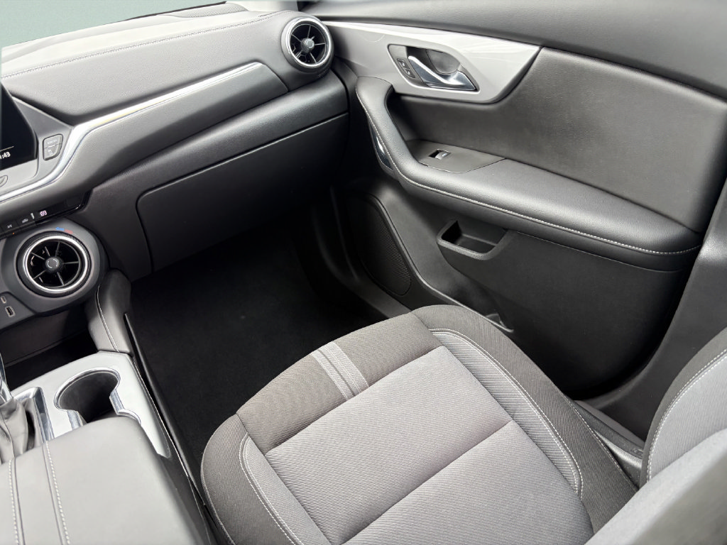 Used 2023 Chevrolet Blazer LT FWD image 20