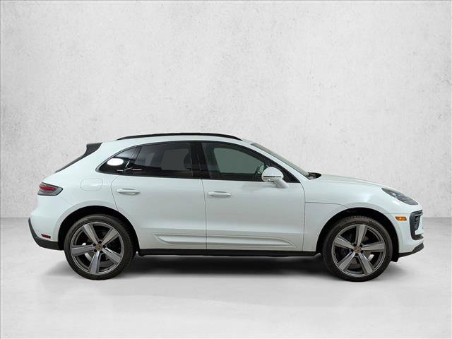 Certified 2025 Porsche Macan image 9