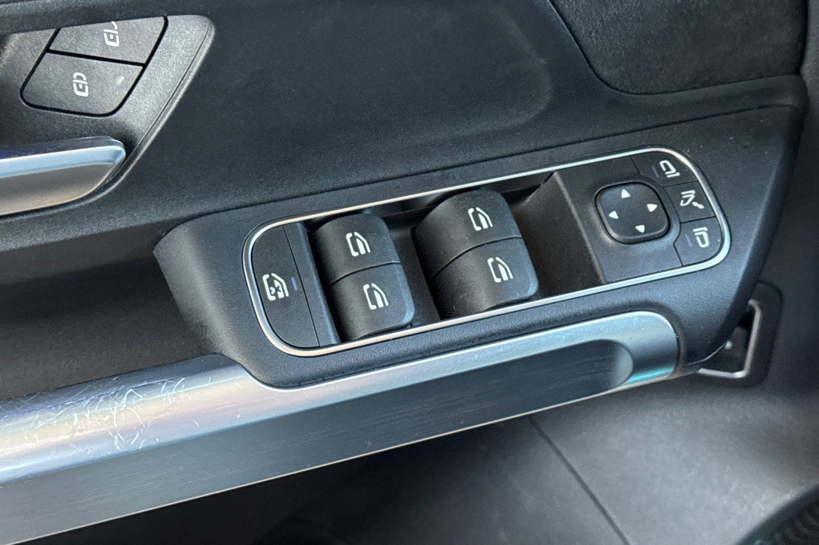 Certified 2024 Mercedes-Benz EQB 300 4MATIC image 14