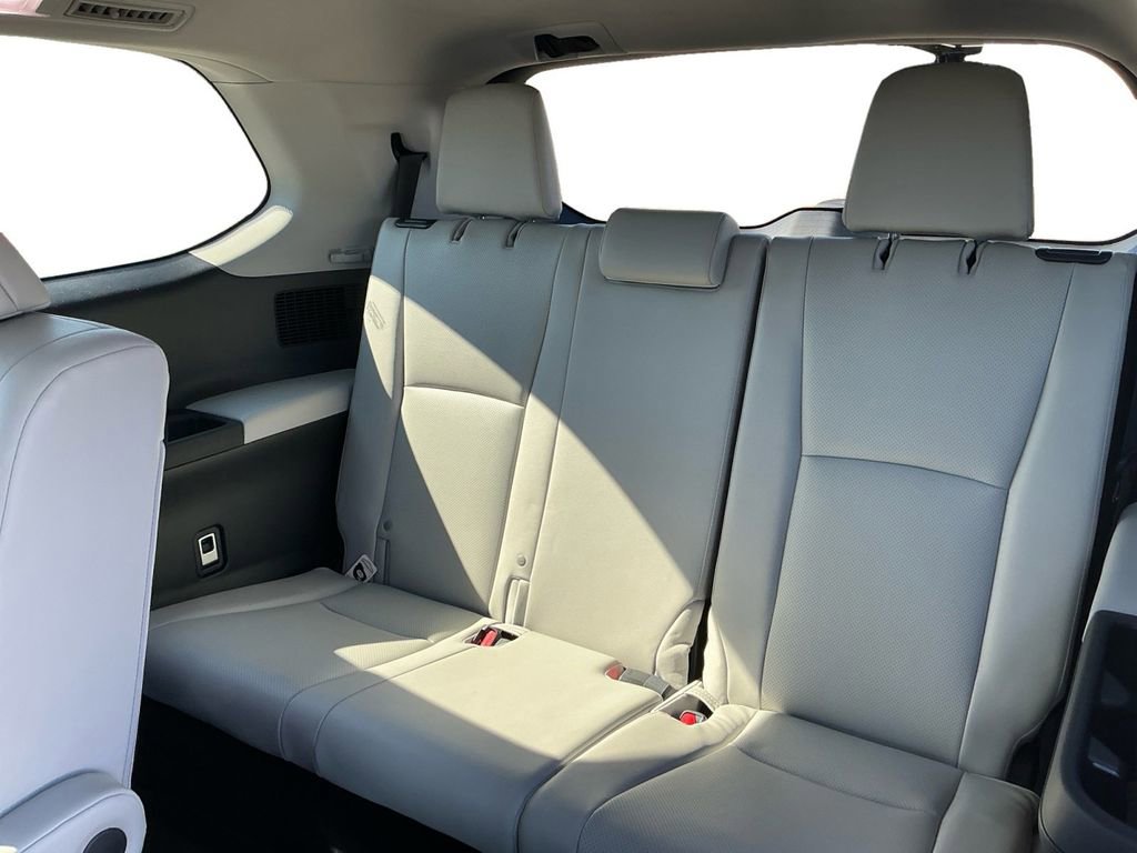 Used 2025 Toyota Grand Highlander AWD image 21