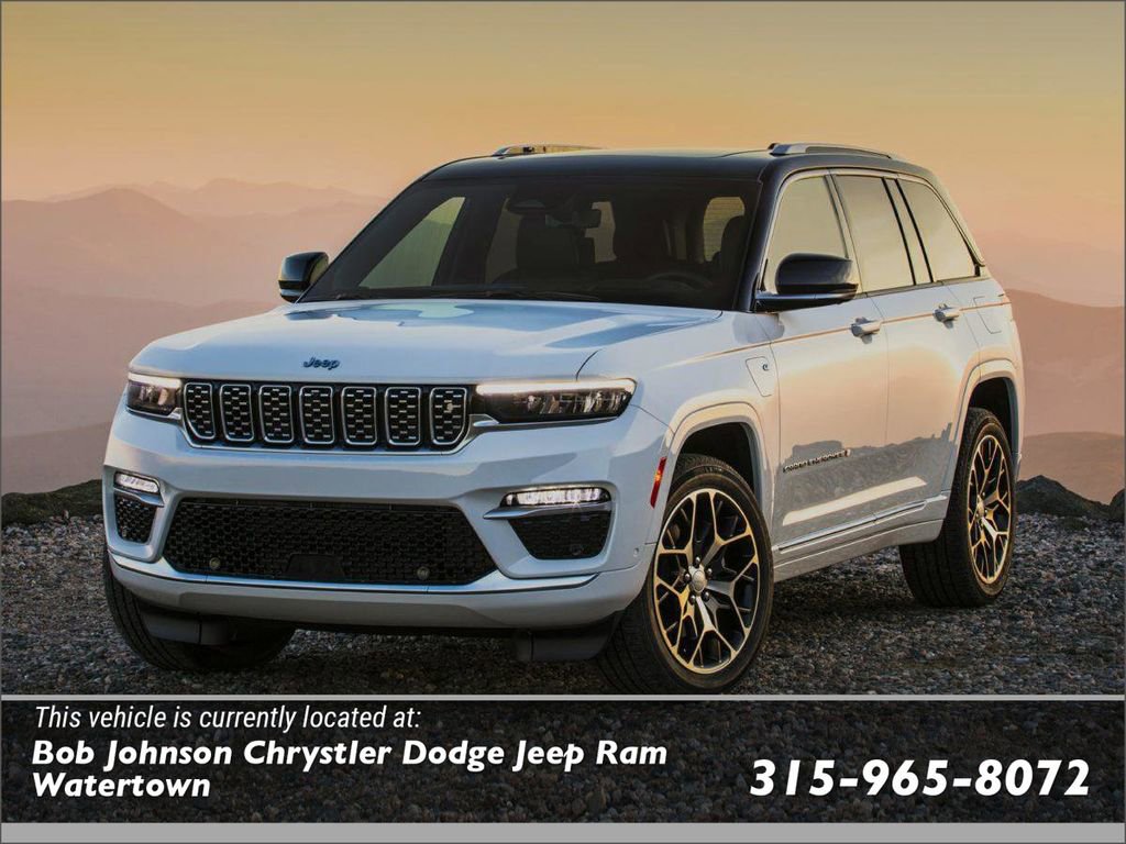 New 2022 Jeep Grand Cherokee Summit w/ Advanced Protech Group IV
