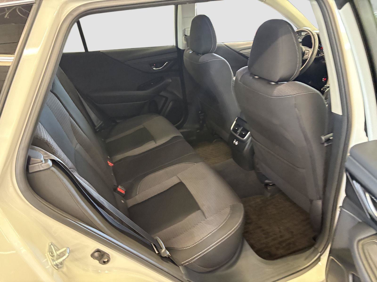 Used 2024 Subaru Outback Premium AWD/4WD image 17