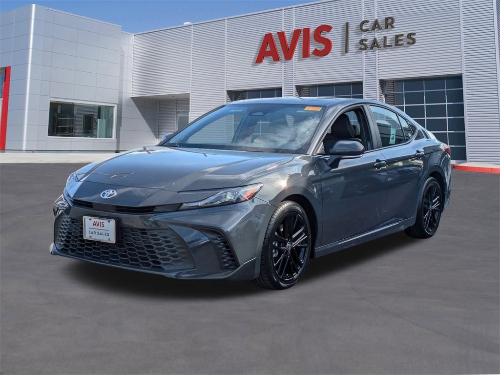 Used 2025 Toyota Camry SE image 1