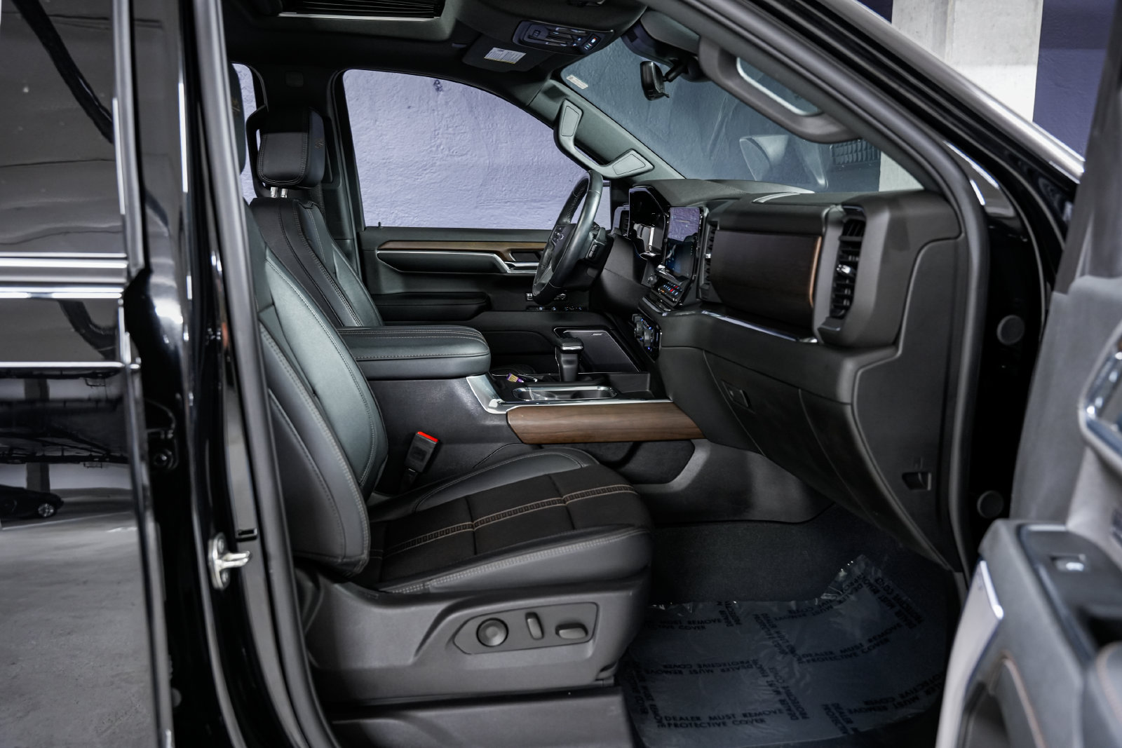 Used 2024 Chevrolet Silverado 1500 High Country w/ Midnight Edition AWD/4WD image 27