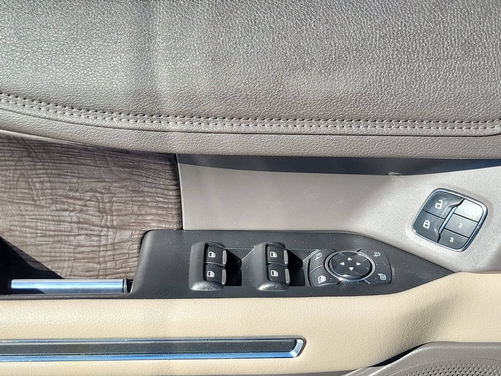 Used 2019 Ford Expedition Limited w/ Equipment Group 302A AWD/4WD image 18