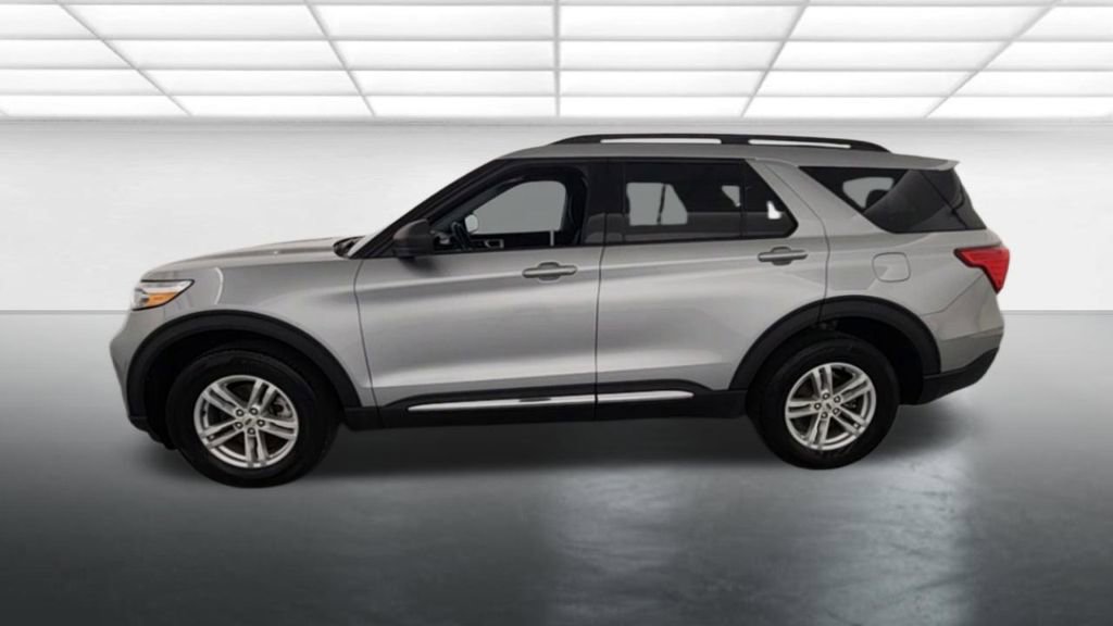 Used 2023 Ford Explorer XLT image 4