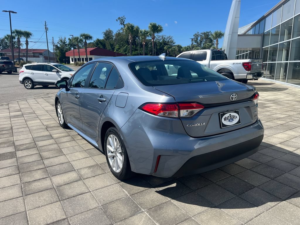 Used 2024 Toyota Corolla LE w/ LE Convenience Package FWD image 4
