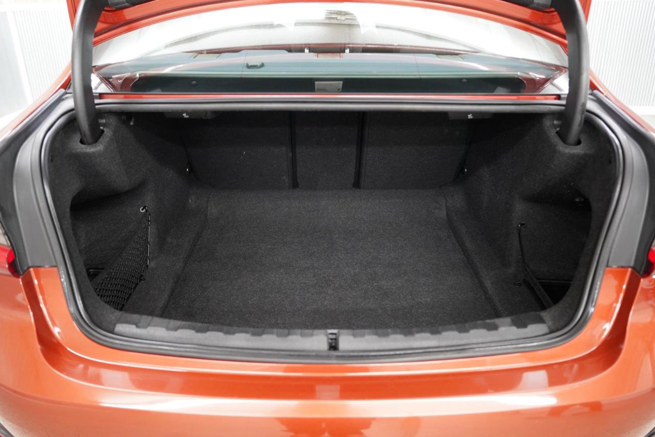 Used 2020 BMW 330i xDrive 330i xDrive Sedan North Americ w/ Convenience Package image 37