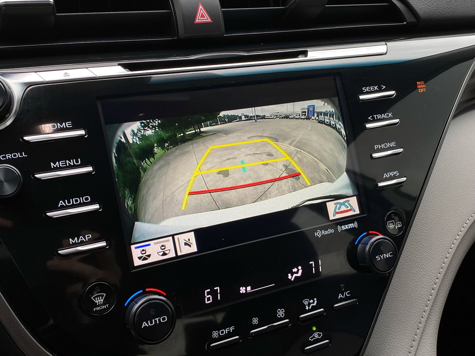 Used 2019 Toyota Camry XLE FWD image 16