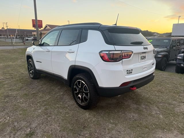 New 2026 Jeep Compass Trailhawk w/ Sun, Sound & Navigation Group AWD/4WD image 5