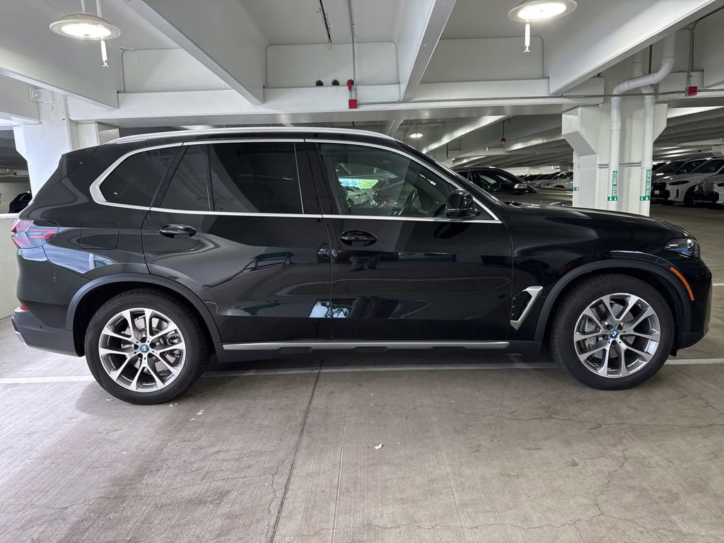 Used 2025 BMW X5 xDrive50e AWD/4WD image 4