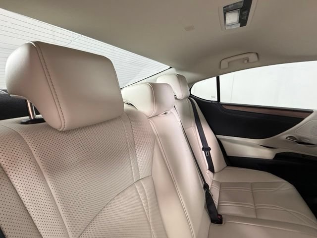 Used 2025 Lexus ES 300h w/ Technology Package FWD image 29