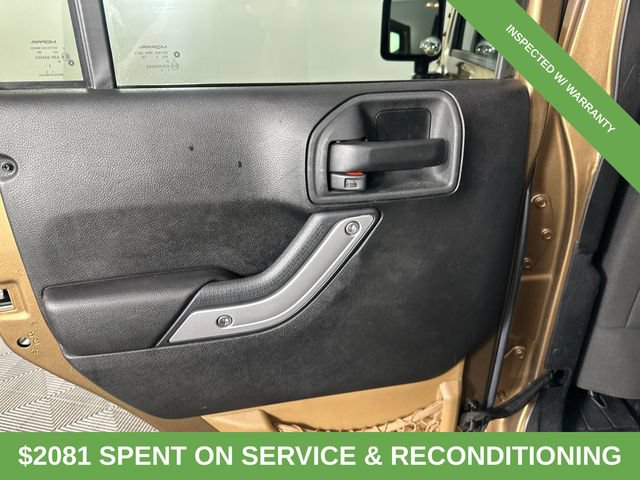 Used 2015 Jeep Wrangler Unlimited Sahara w/ Connectivity Group AWD/4WD image 11