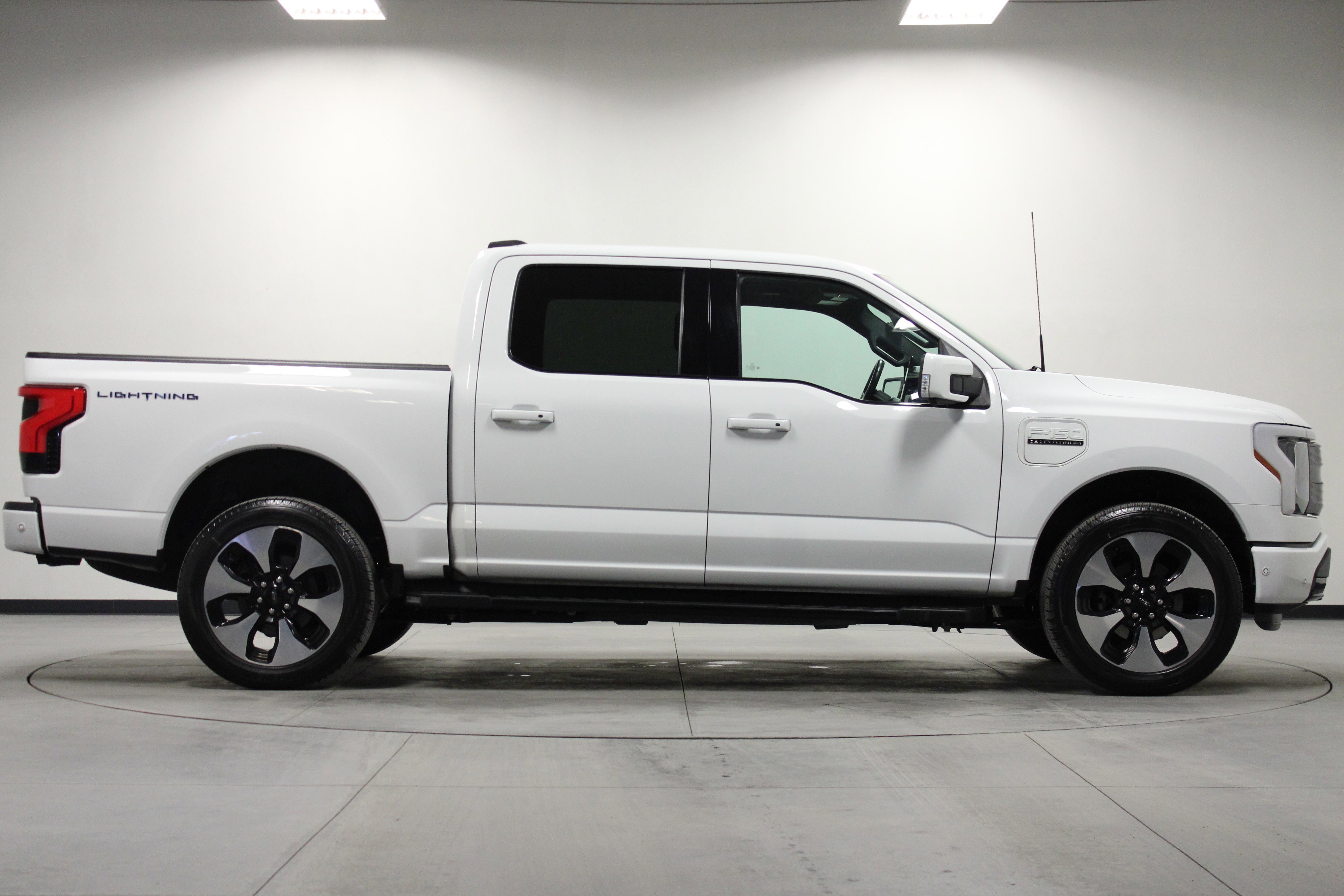 Used 2023 Ford F150 Lightning Platinum image 3