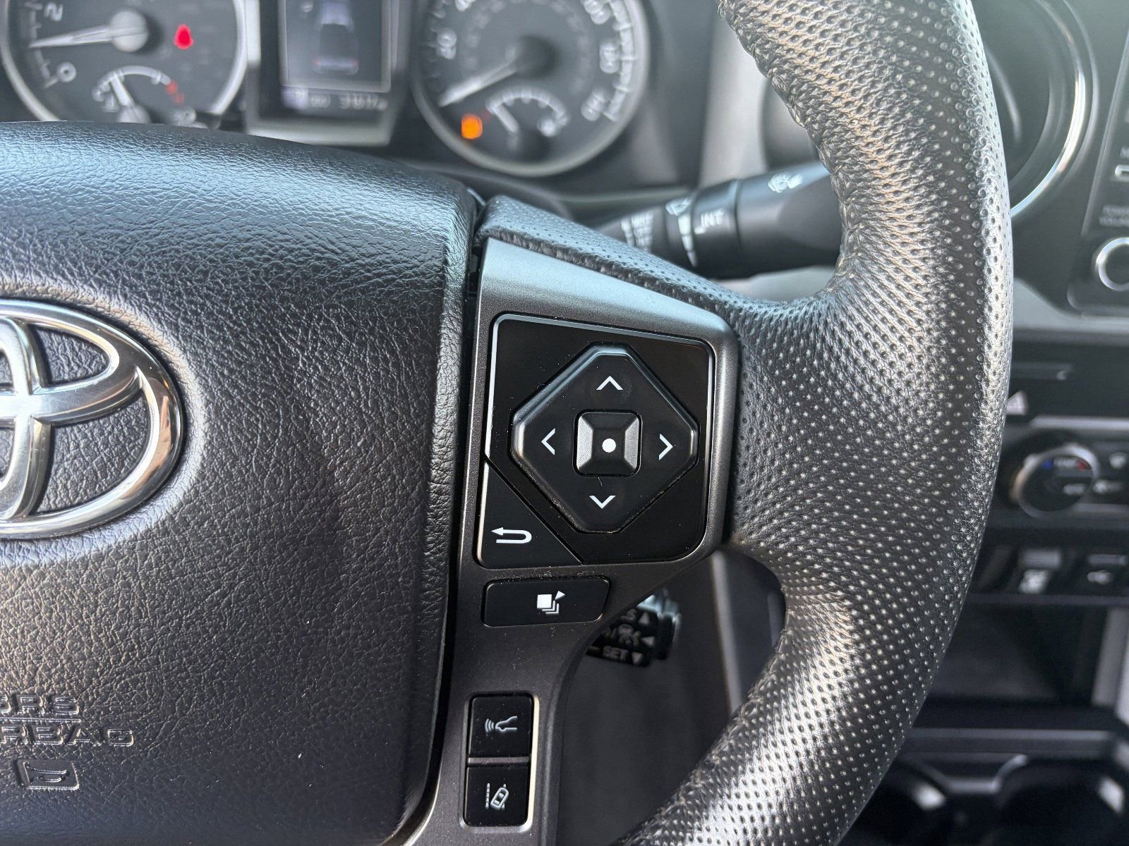 Used 2021 Toyota Tacoma TRD Off-Road w/ Technology Package RWD image 26
