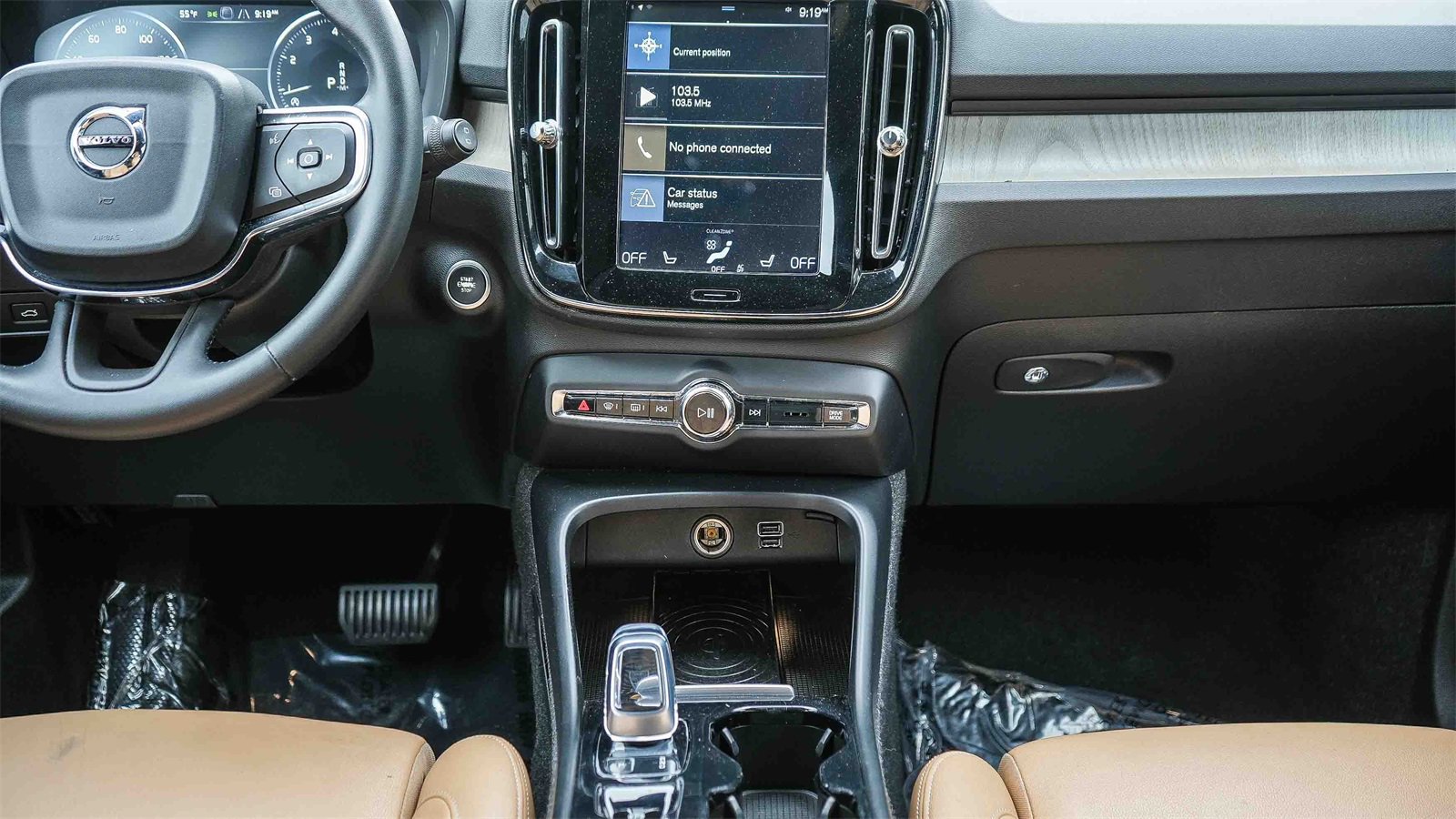 Used 2019 Volvo XC40 T4 Inscription image 13