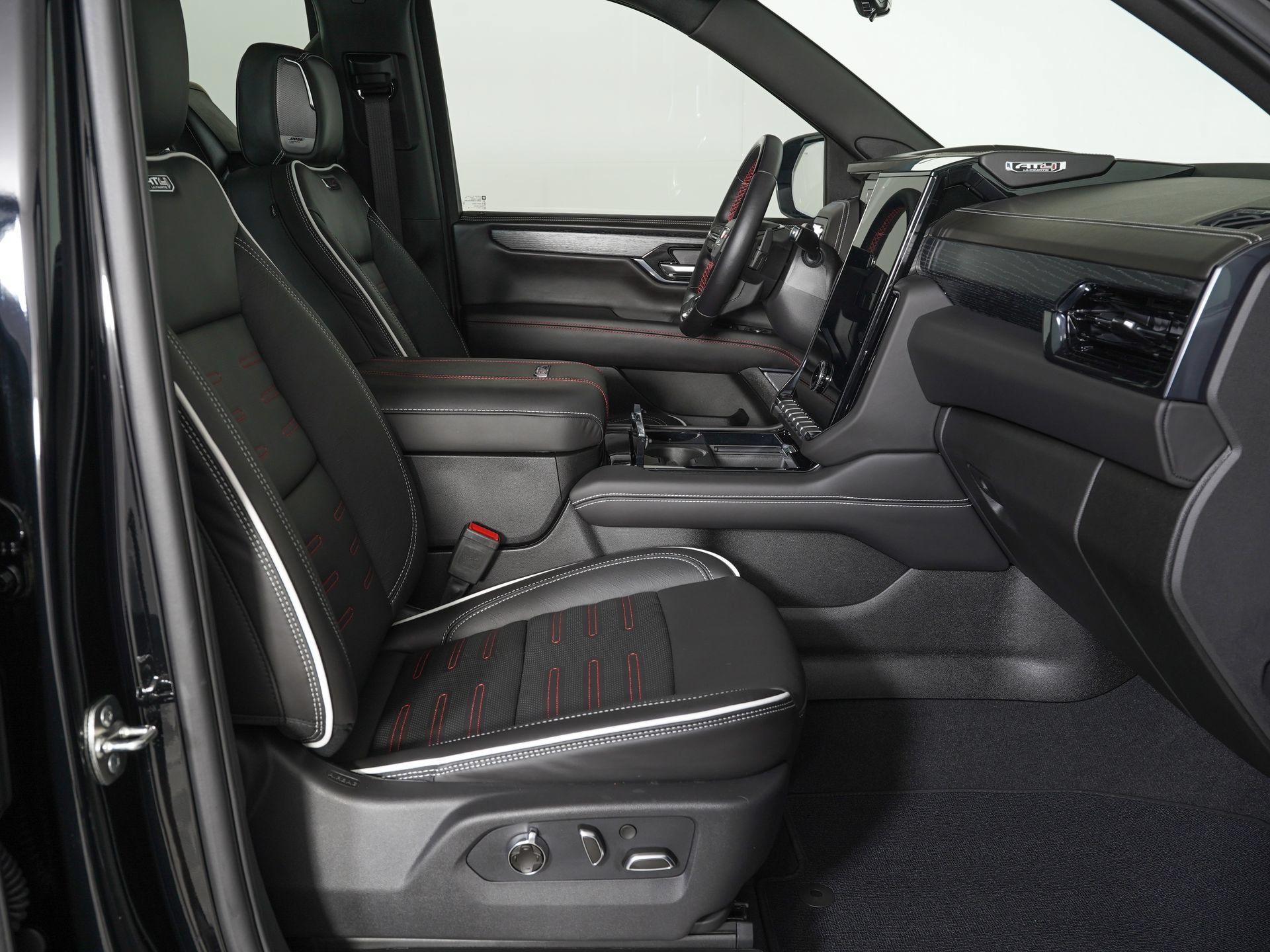 Used 2026 GMC Yukon AT4 Ultimate AWD/4WD image 9