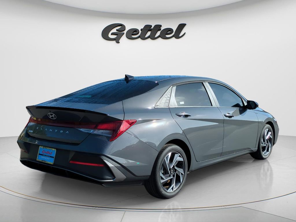 Certified 2025 Hyundai Elantra Sport w/ Cargo Package image 5