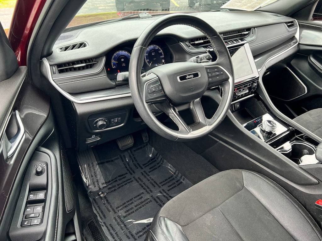 Used 2022 Jeep Grand Cherokee Altitude AWD/4WD image 7
