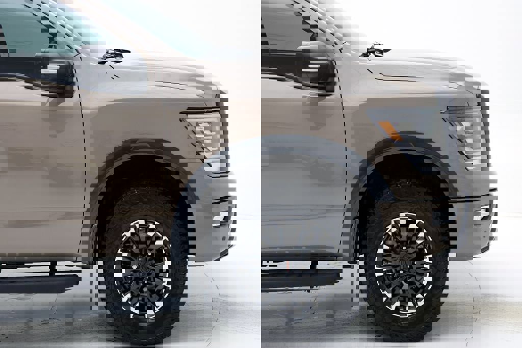 Used 2023 Nissan Titan PRO-4X w/ Pro-4x Convenience Package image 4