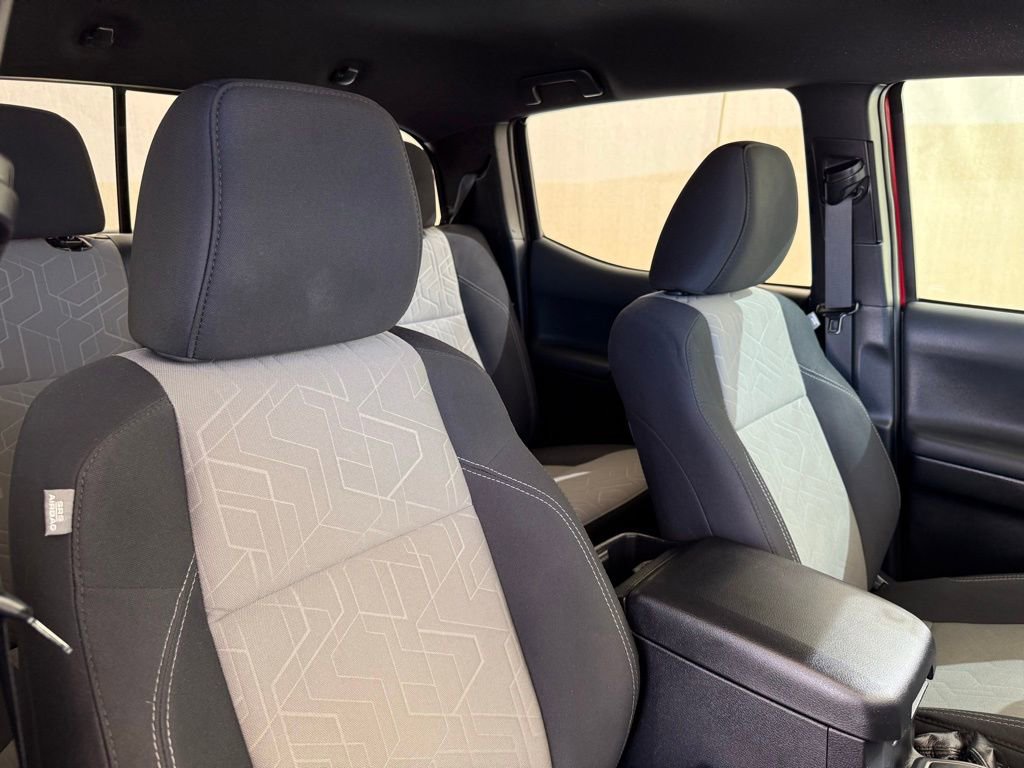 Used 2021 Toyota Tacoma TRD Sport w/ Technology Package image 16