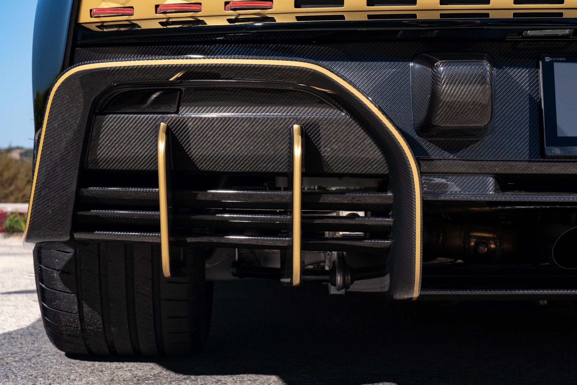 Used 2024 Aston Martin Valour image 48