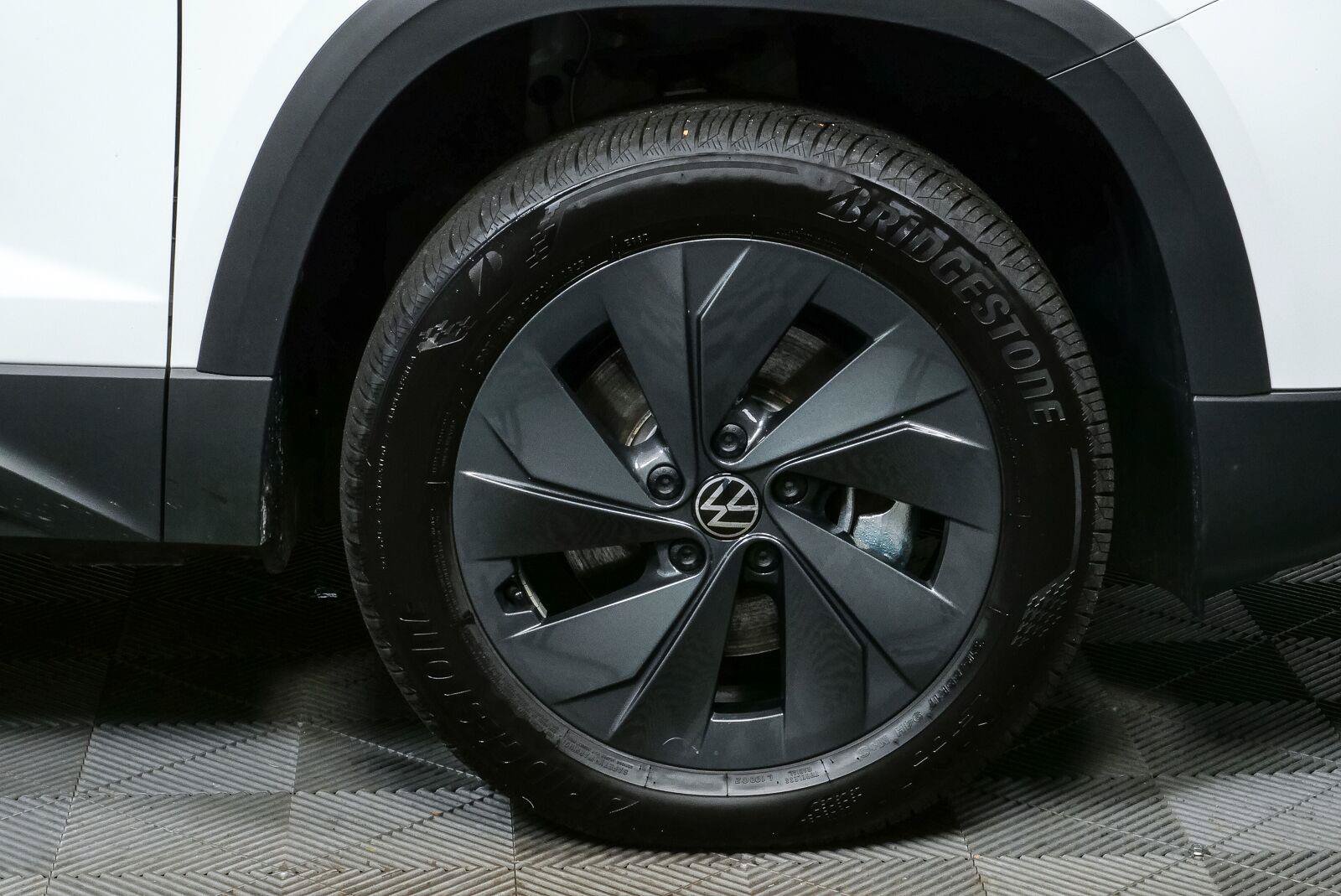 Certified 2025 Volkswagen Taos S FWD image 35