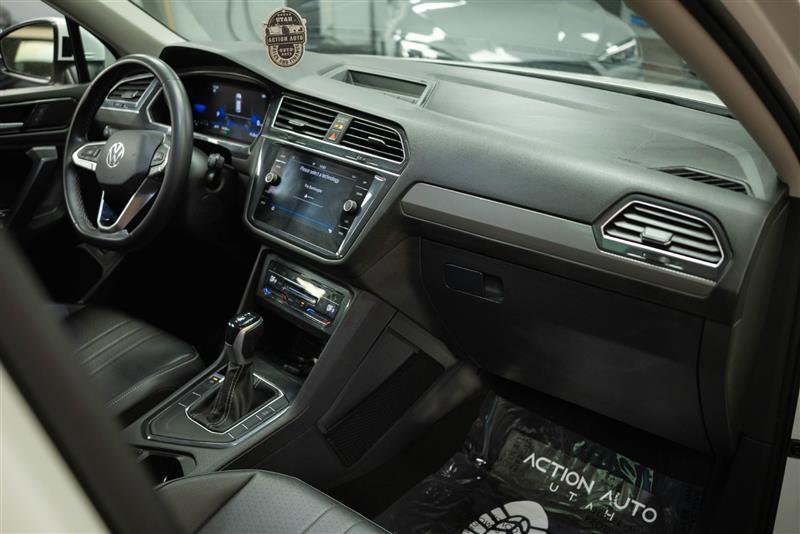 Used 2022 Volkswagen Tiguan SE w/ Panoramic Sunroof Package image 14