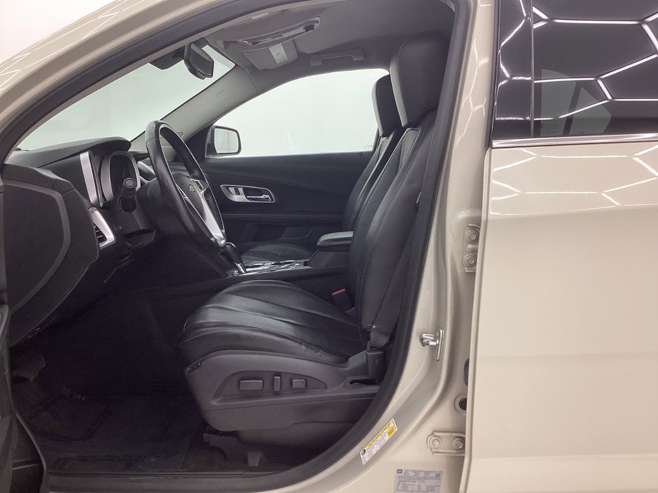 Used 2016 Chevrolet Equinox LTZ w/ Enhanced Convenience Package image 14