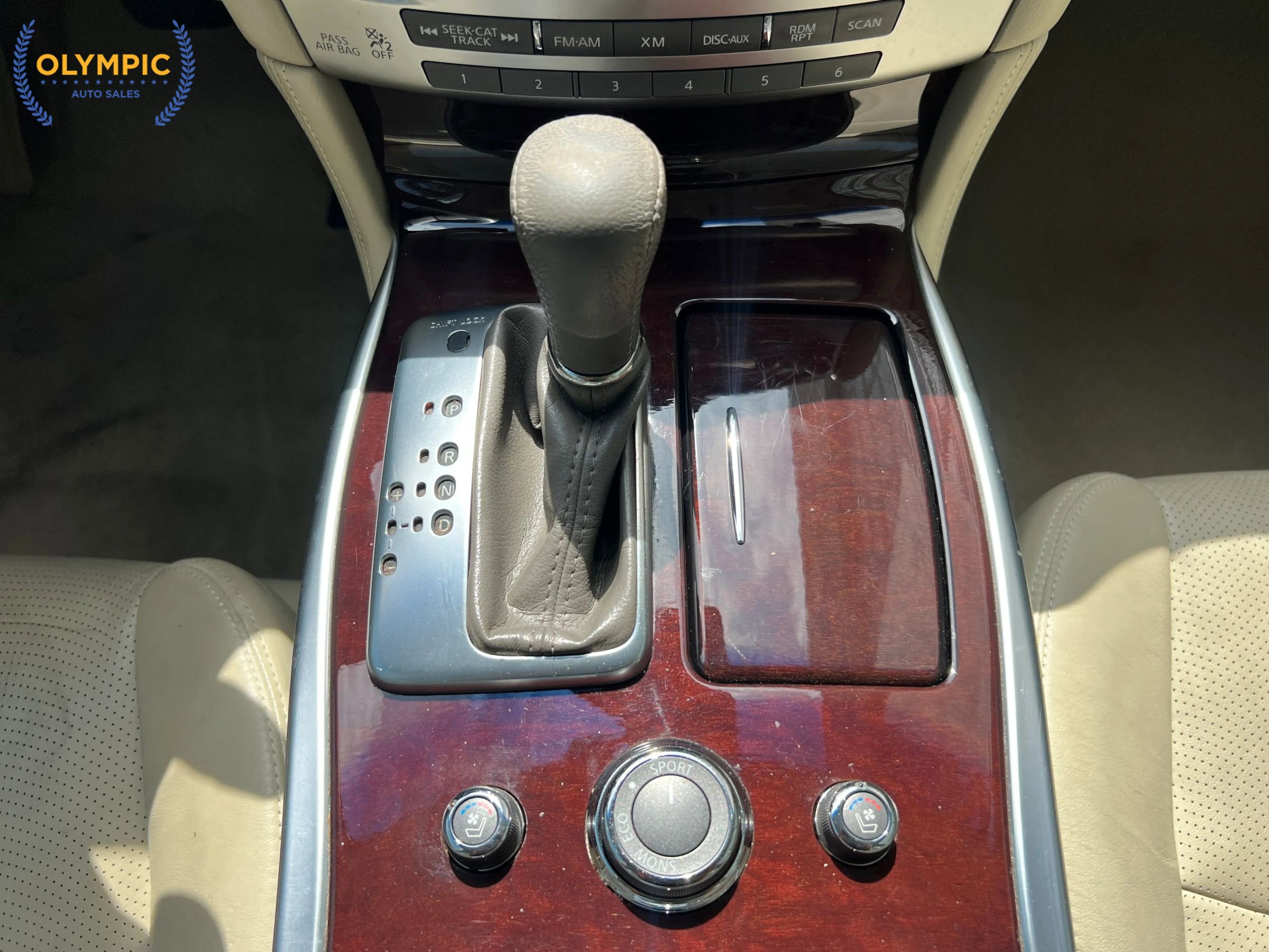 Used 2015 INFINITI Q70 3.7 RWD image 35