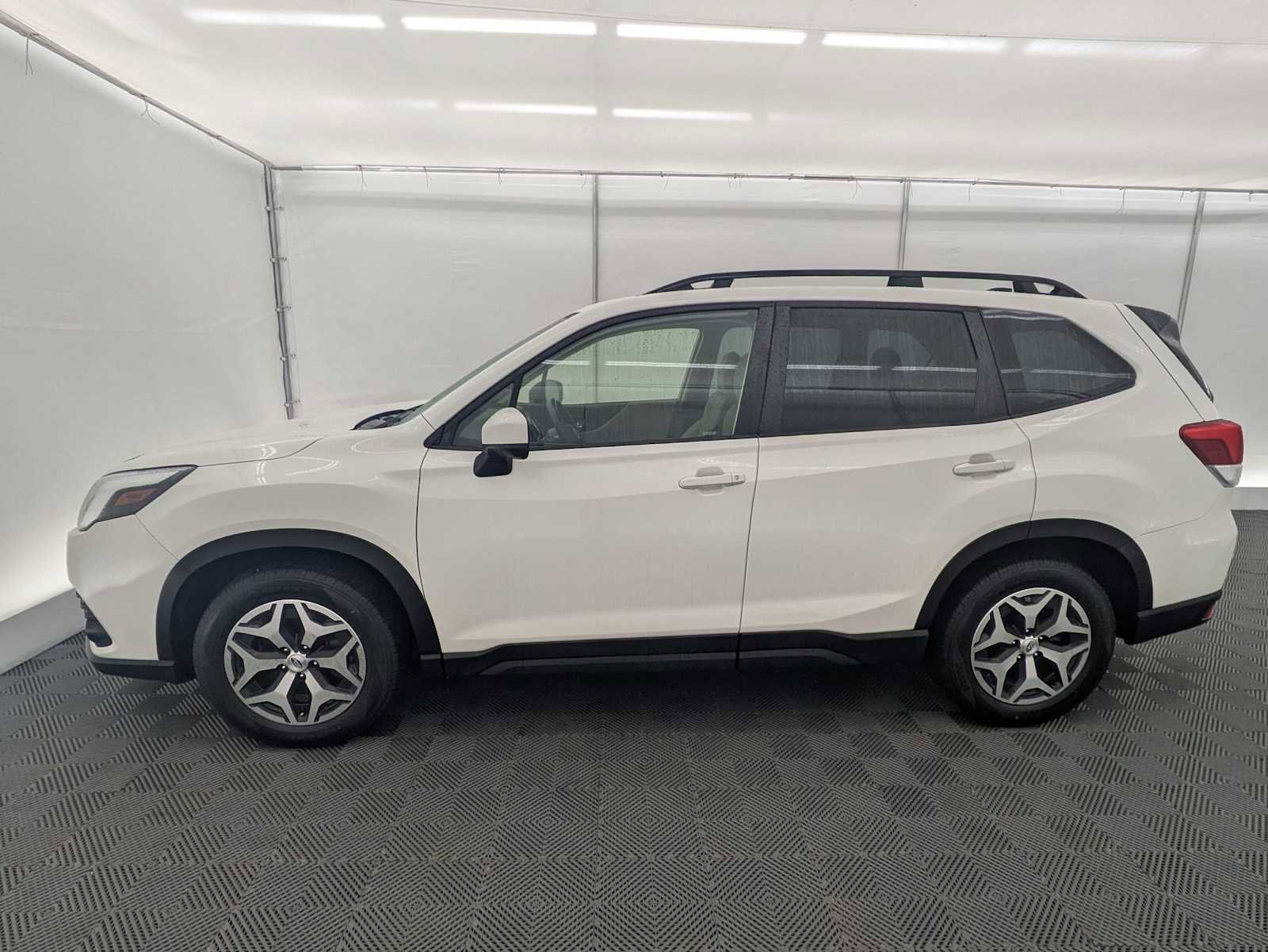 Used 2024 Subaru Forester Premium image 3