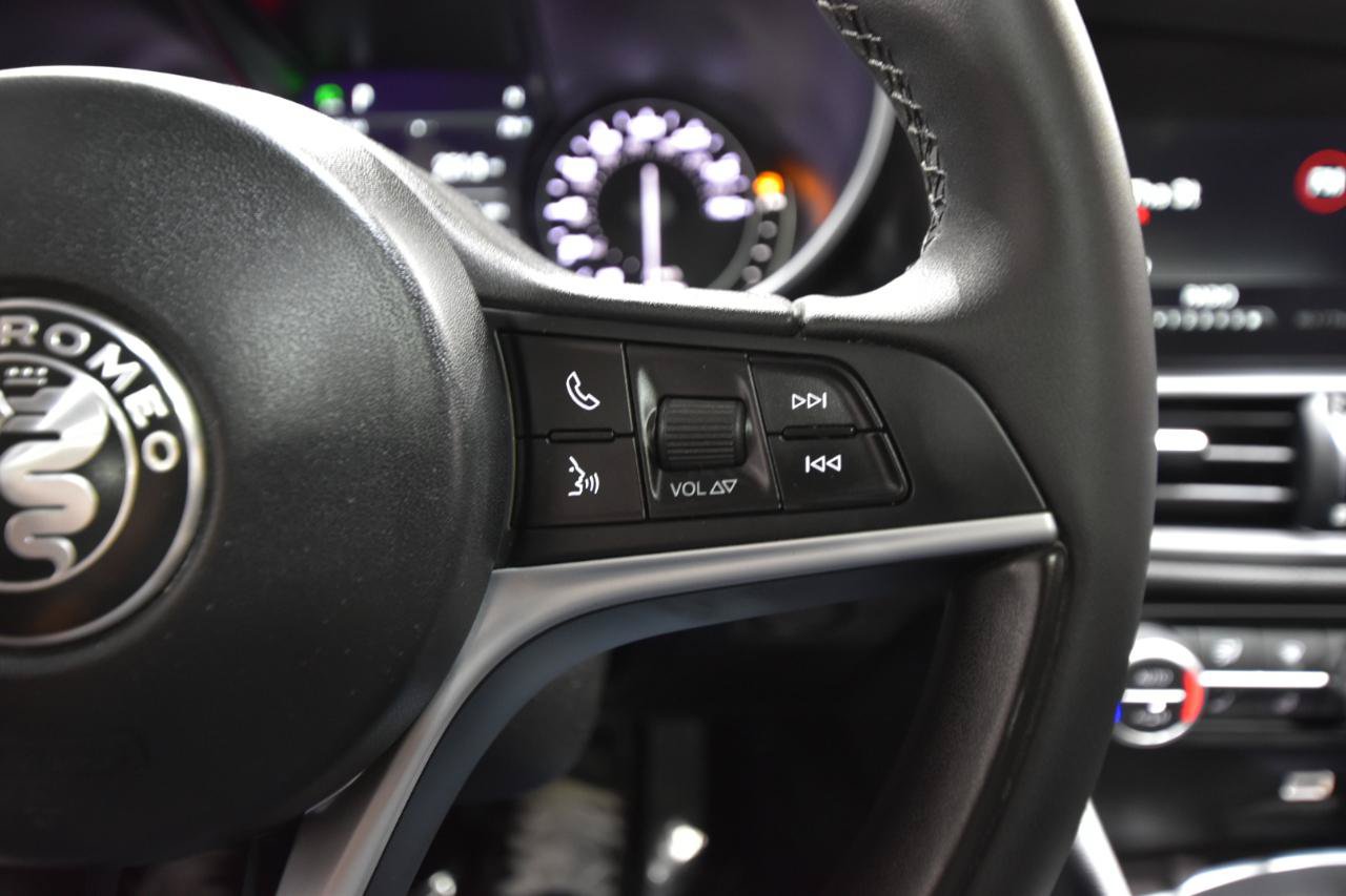Used 2019 Alfa Romeo Giulia Ti AWD/4WD image 18