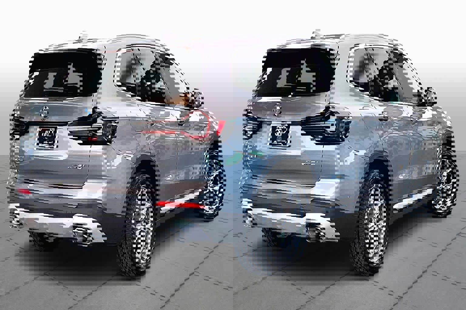 Used 2024 BMW X3 xDrive30i w/ Parking Assistance Package image 13