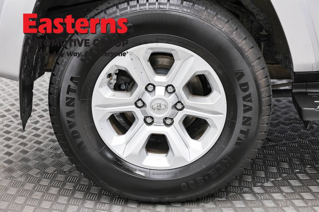 Used 2024 Toyota 4Runner SR5 AWD/4WD image 26