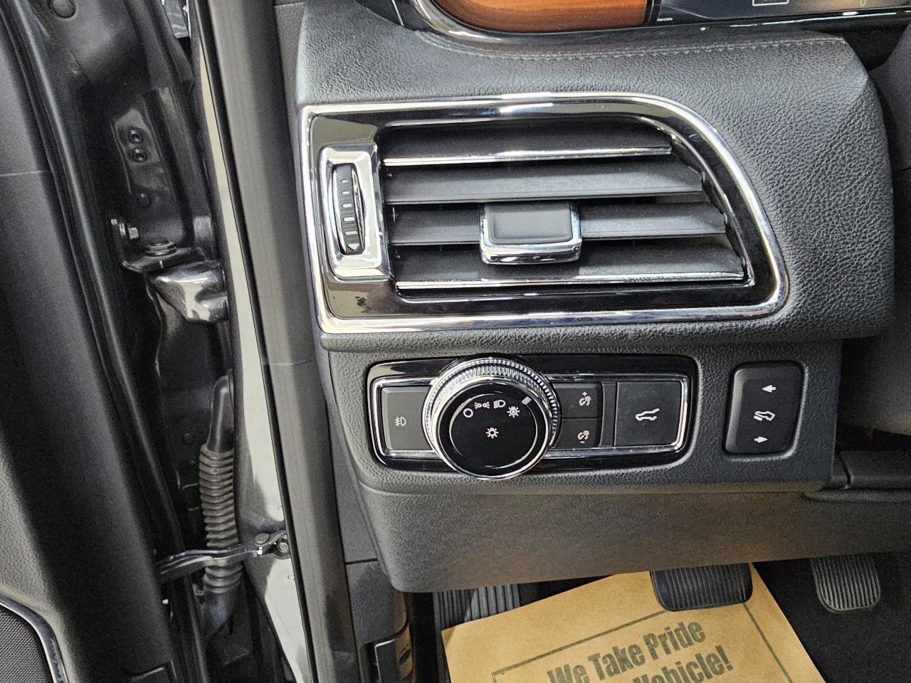 Used 2018 Lincoln Navigator Select w/ Technology Package image 38