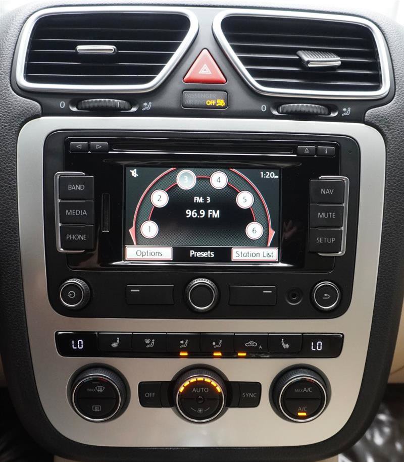 Used 2015 Volkswagen Eos Komfort FWD image 15