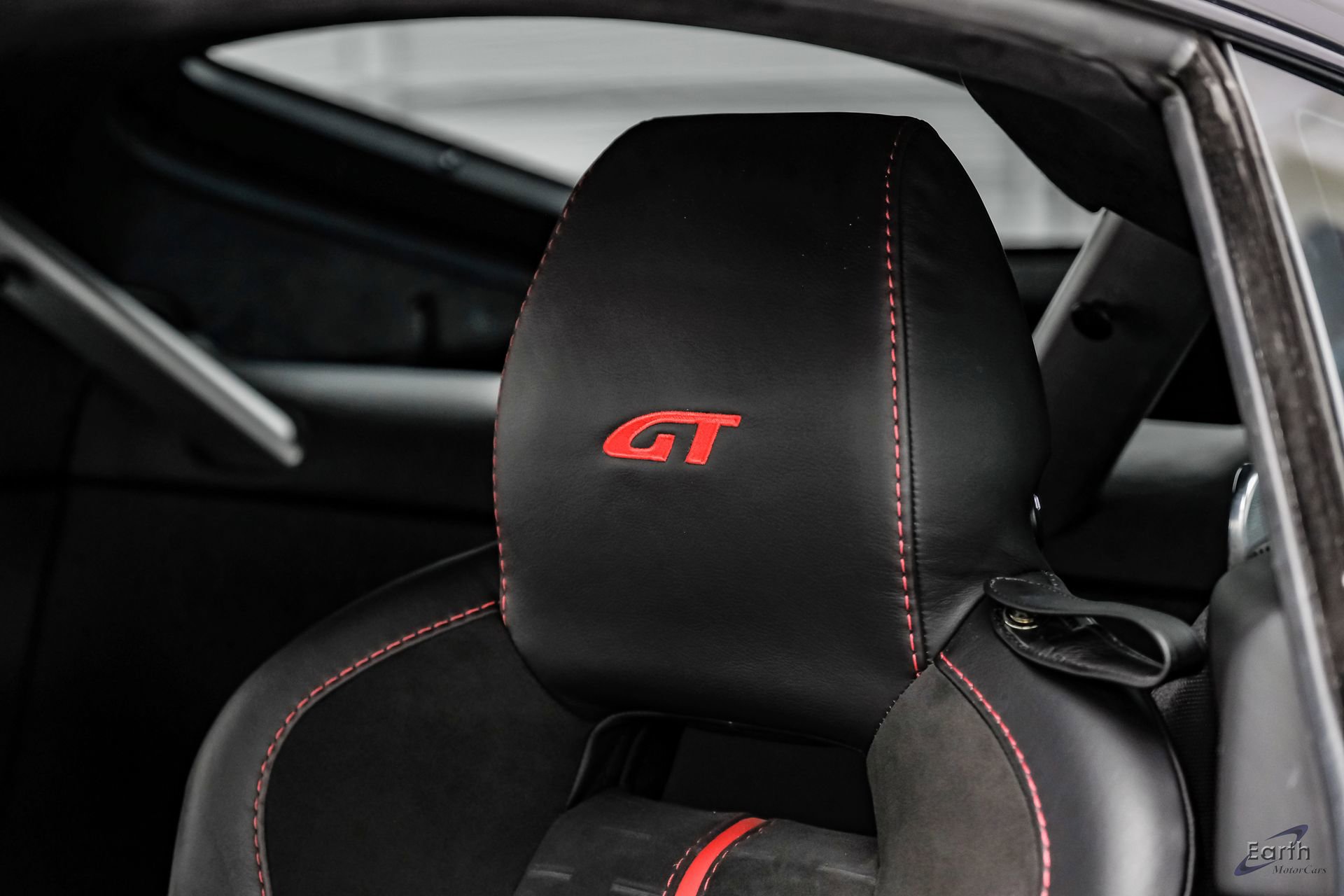 Used 2015 Aston Martin V8 Vantage GT RWD image 43