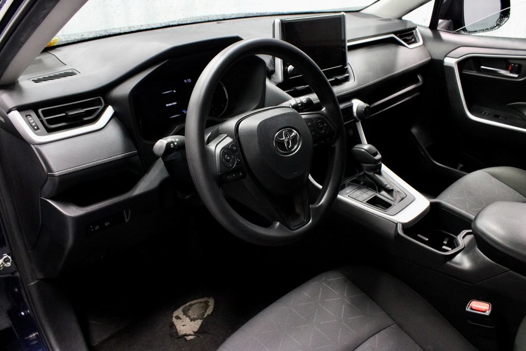 Used 2024 Toyota RAV4 XLE AWD/4WD image 25