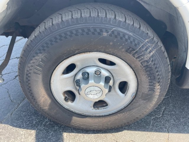 Used 2015 Chevrolet Express 2500 w/ Chrome Appearance Package RWD image 21