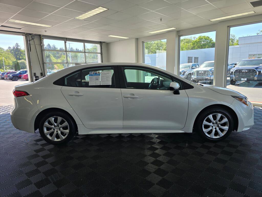 Used 2024 Toyota Corolla LE FWD image 2