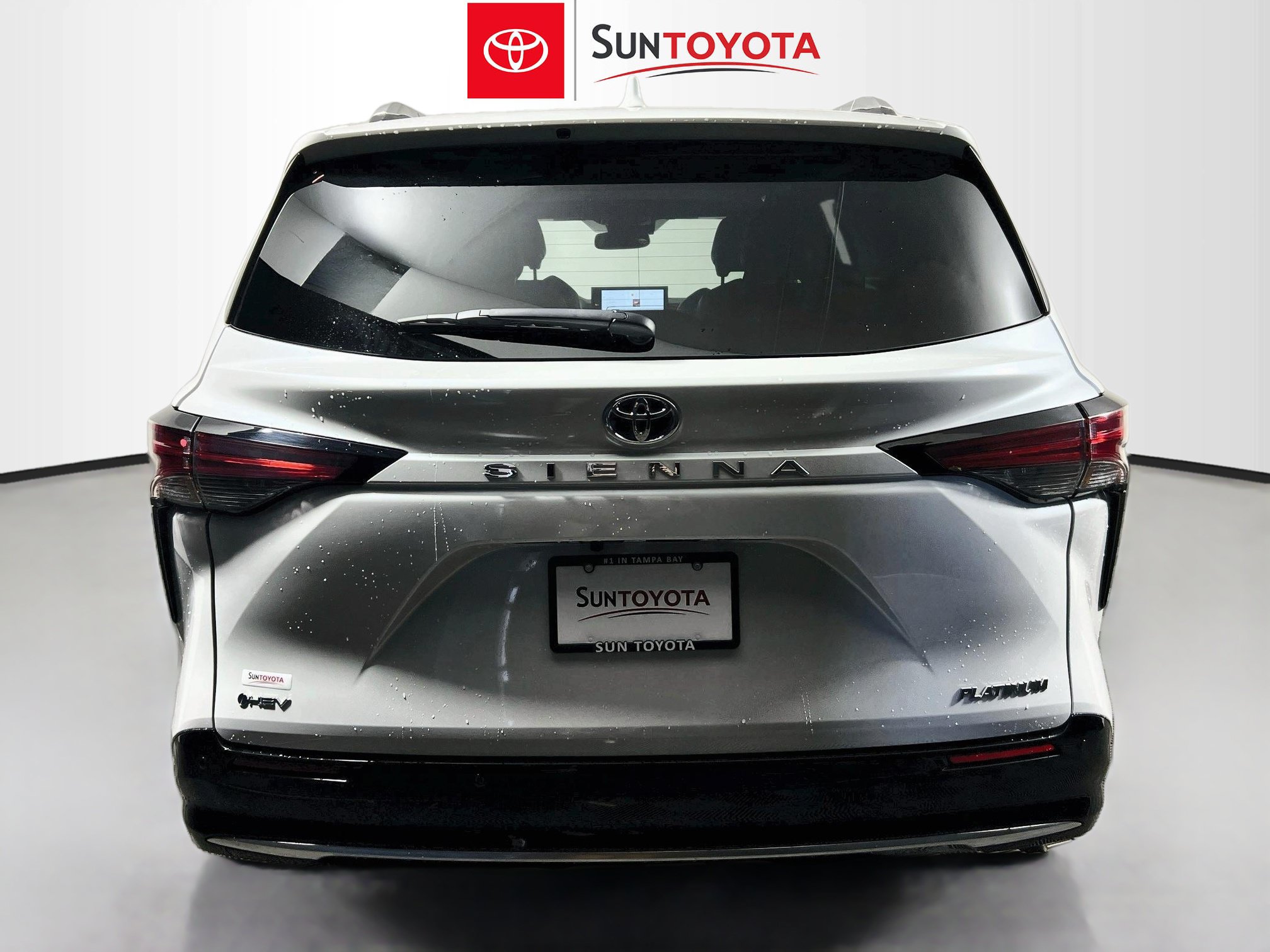 Used 2025 Toyota Sienna Platinum FWD image 5