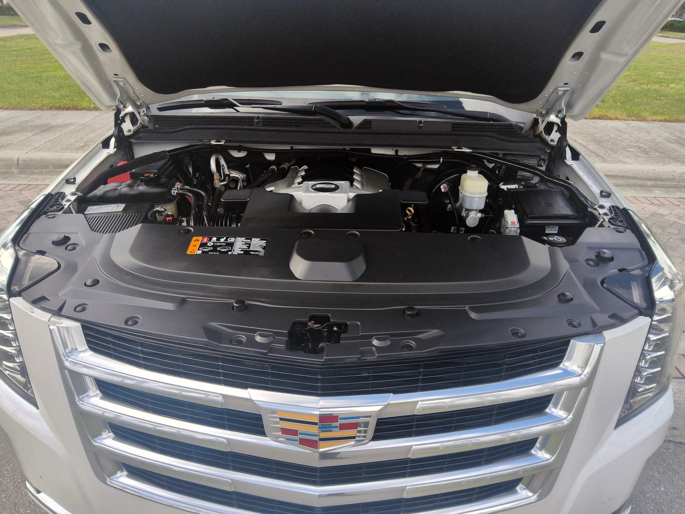 Used 2018 Cadillac Escalade ESV Premium Luxury AWD/4WD image 46